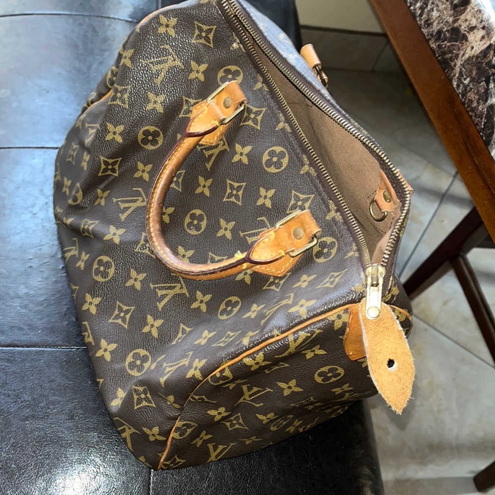 Louis Vuitton Monogram speedy